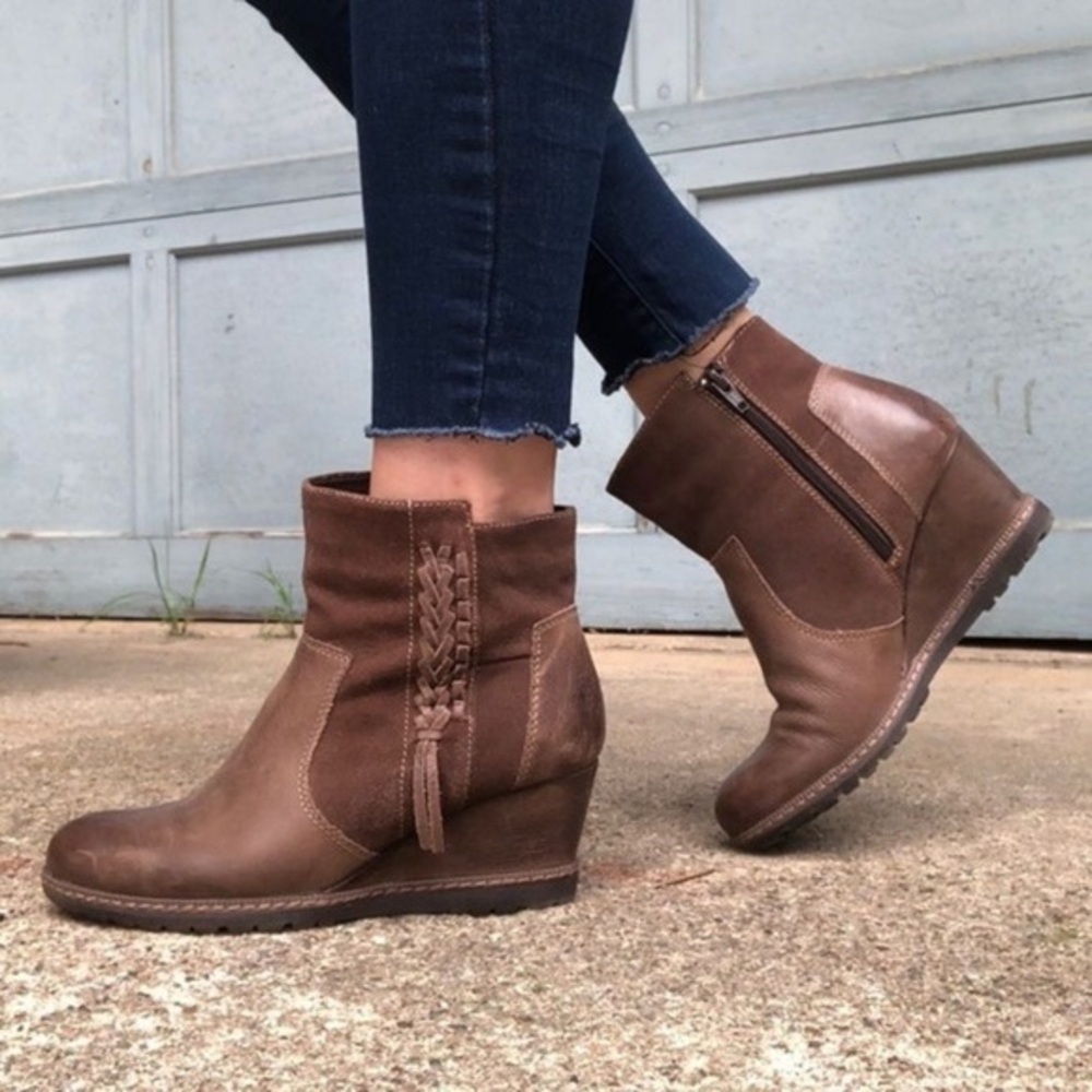 Earth Leather Suede Hilltopper Brown Wedge Bootie Size 9B